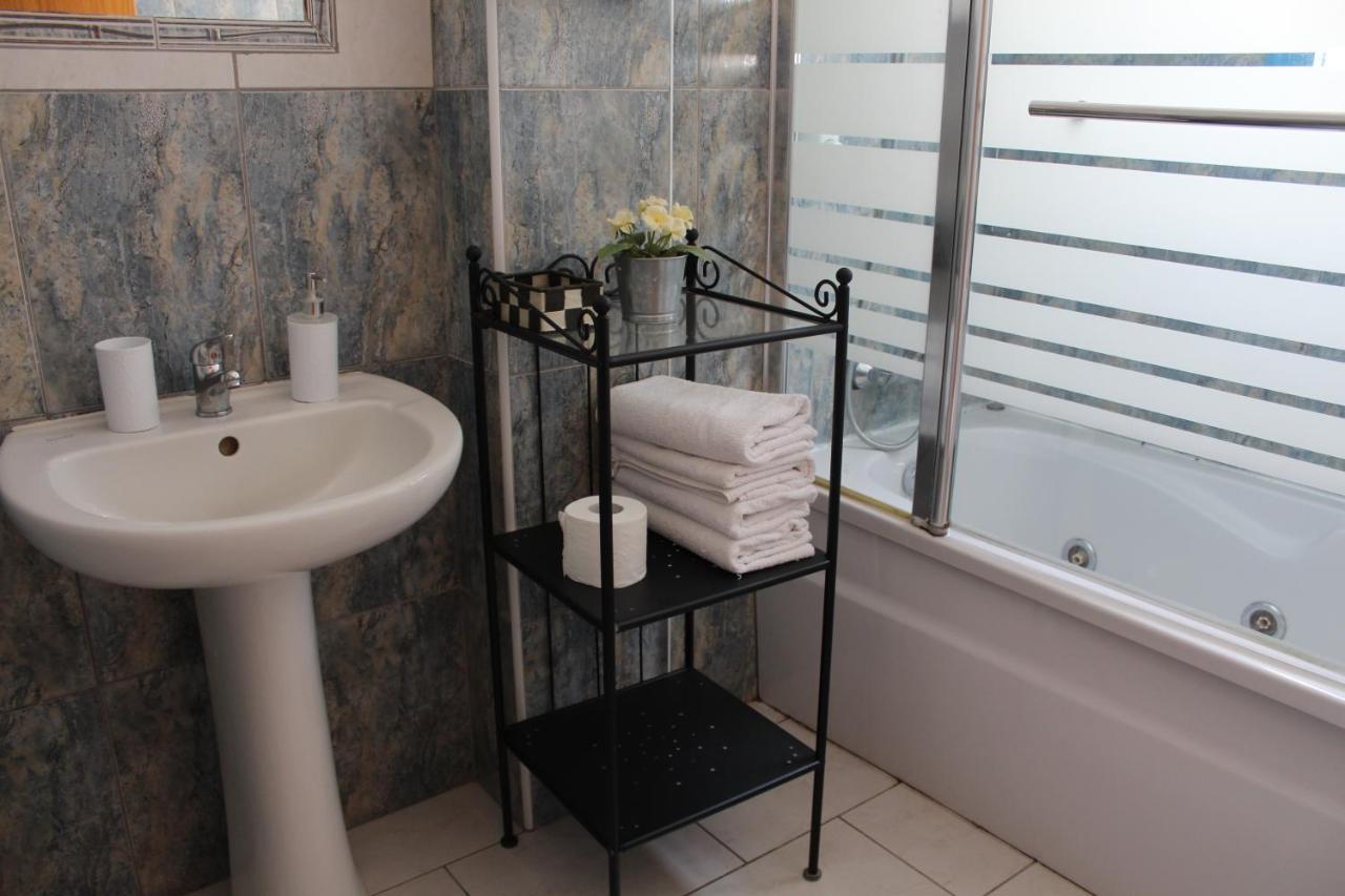 Olive Beach Villa เปเยีย ภายนอก รูปภาพ